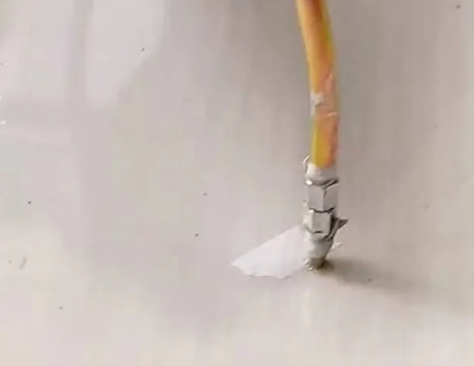 马村瓷砖空鼓维修公司专业解答在瓷砖铺贴过程中，如果使用的砂料过粗（如全部使用了粗砂），可能会导致以下问题